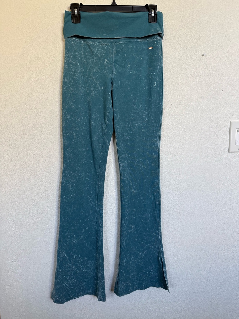 PINK Victoria’s Secret Teal Acid Wash Foldover Flare Yoga Pants Small - Picture 3 of 11